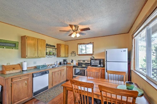 Cabin with Mtn Views - 5 Mi to Mueller State Park! image 10