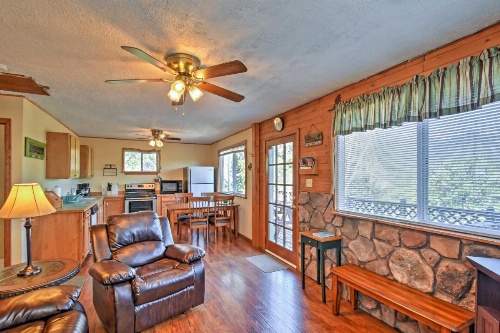 Cabin with Mtn Views - 5 Mi to Mueller State Park! image 17