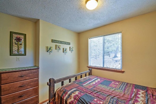 Cabin with Mtn Views - 5 Mi to Mueller State Park! image 19