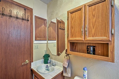 Cabin with Mtn Views - 5 Mi to Mueller State Park! image 22