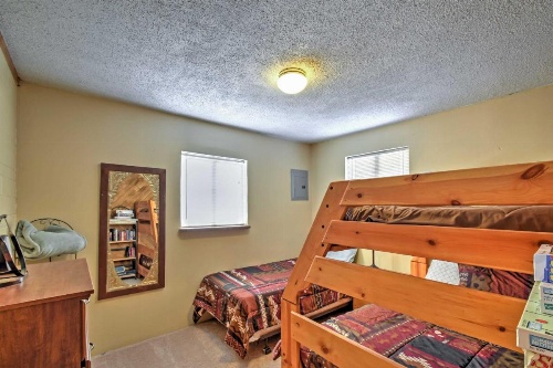 Cabin with Mtn Views - 5 Mi to Mueller State Park! image 7