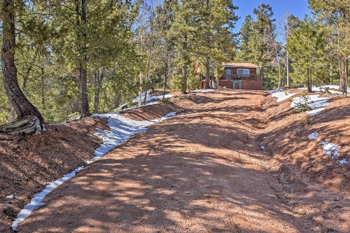 Cabin with Mtn Views - 5 Mi to Mueller State Park! image 9